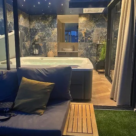 Little Rock Center 4*