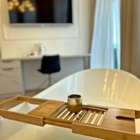 Little Rock Center 4*