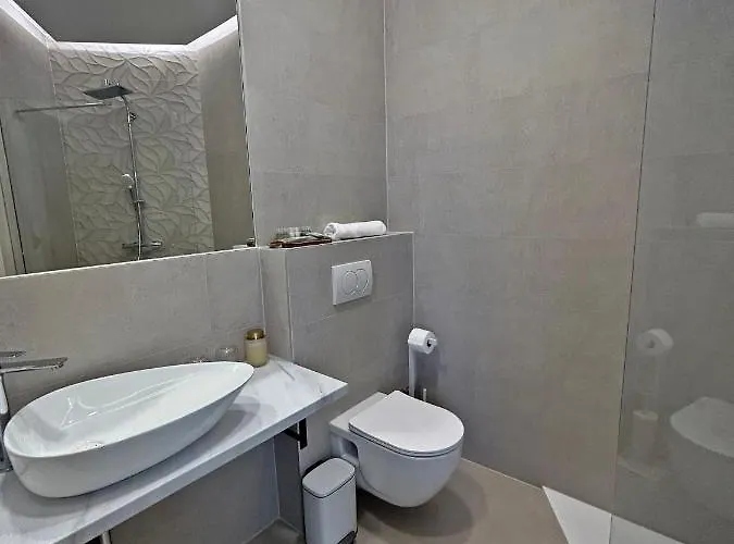 Little Rock Center 4*