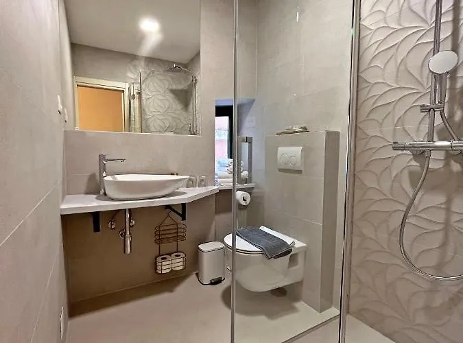 Little Rock Center 4*