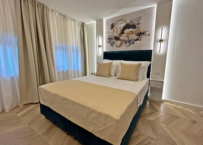 Little Rock Center 4*
