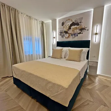 Little Rock Center 4*
